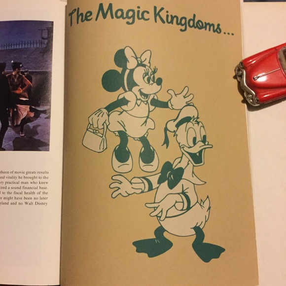βοΈ VNTG 1975 MAGIC KINGDOMS Book Walt Disney Collectible! - Picture 4 of 17
